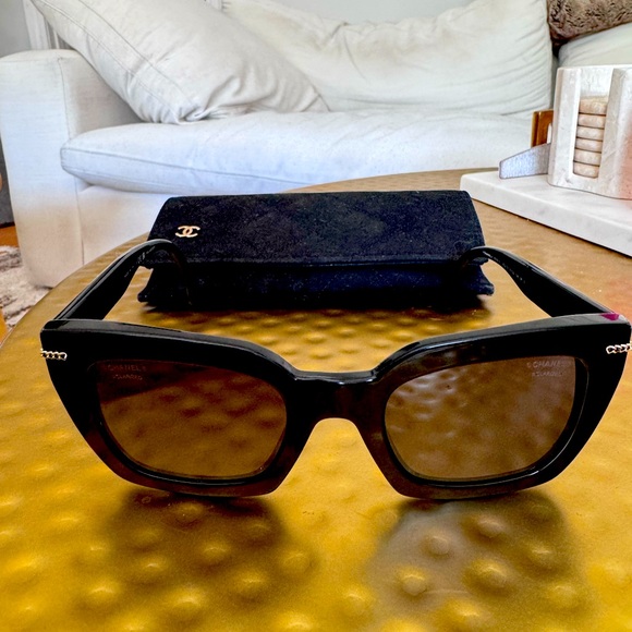 CHANEL 5509-A Sunglasses. Like New. With Case - Picture 1 of 5